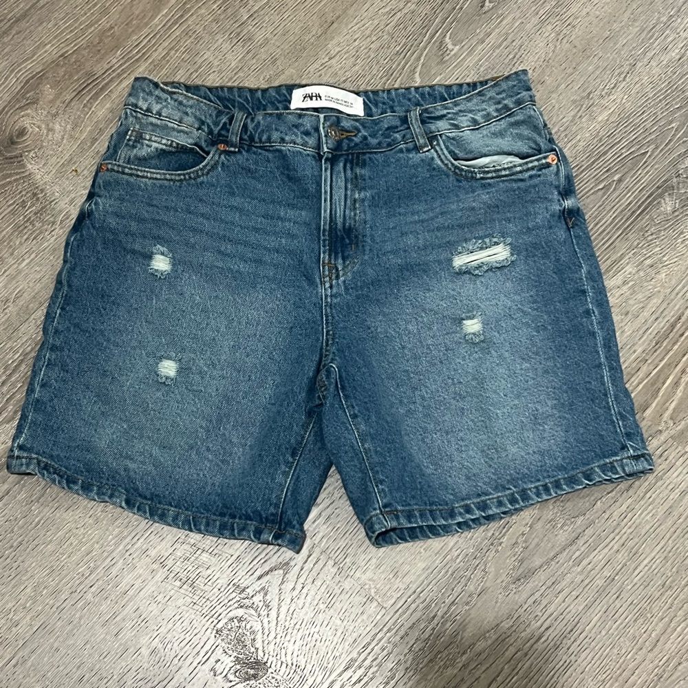 Zara distress medium wash denim shorts size 12